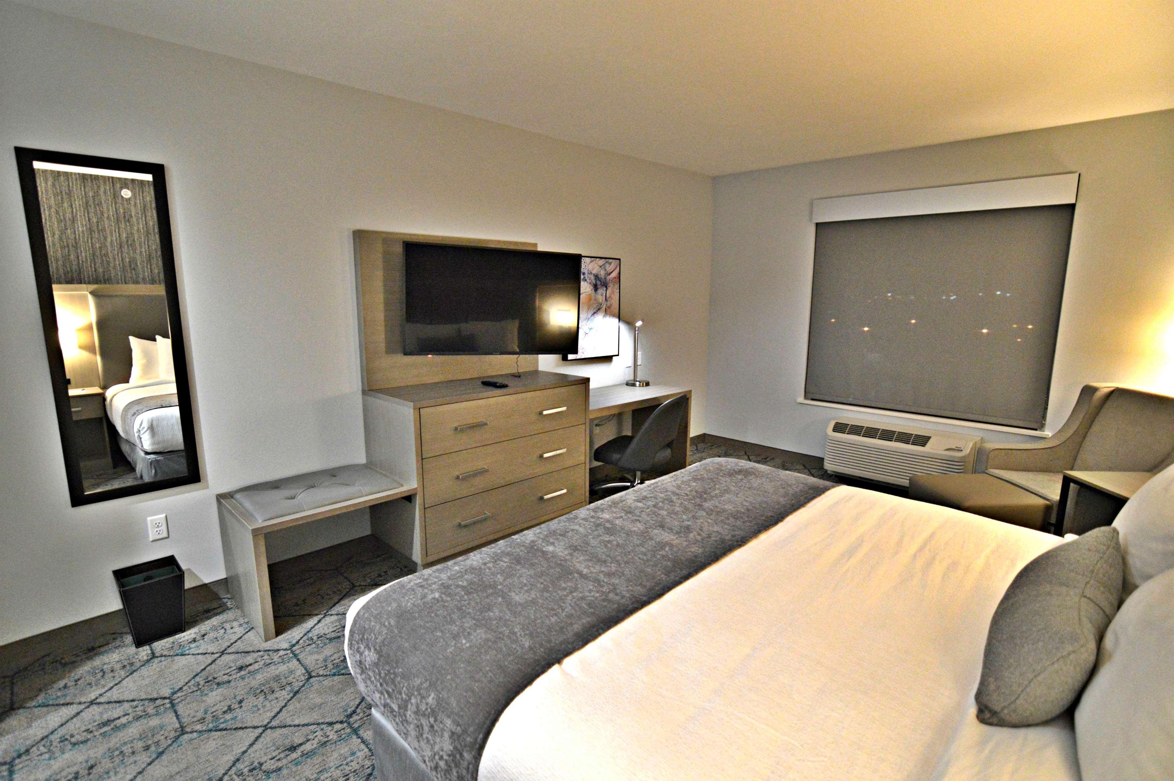 Western Executive Residency I-35 3*
