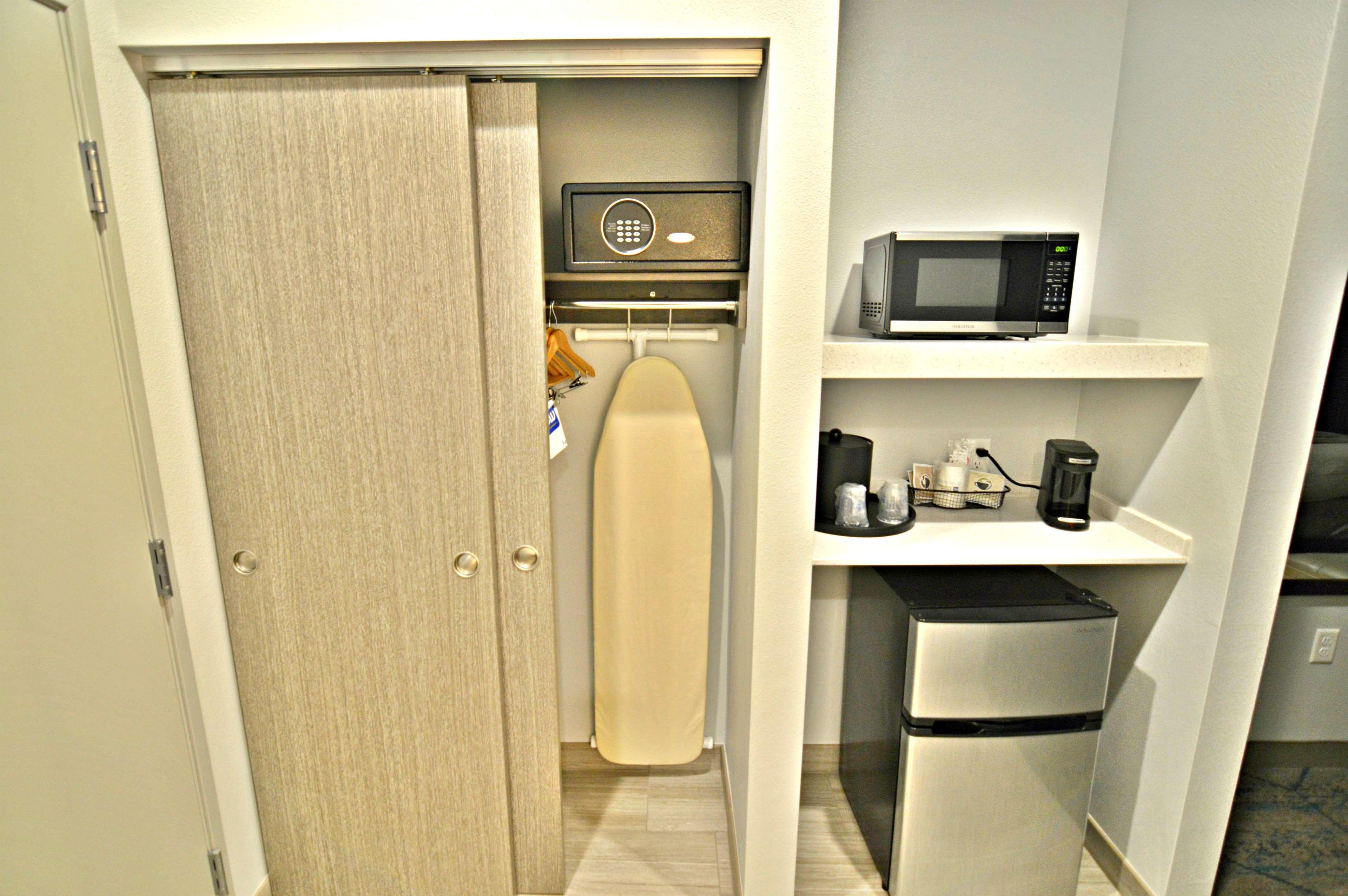 Western Executive Residency I-35 Hotel