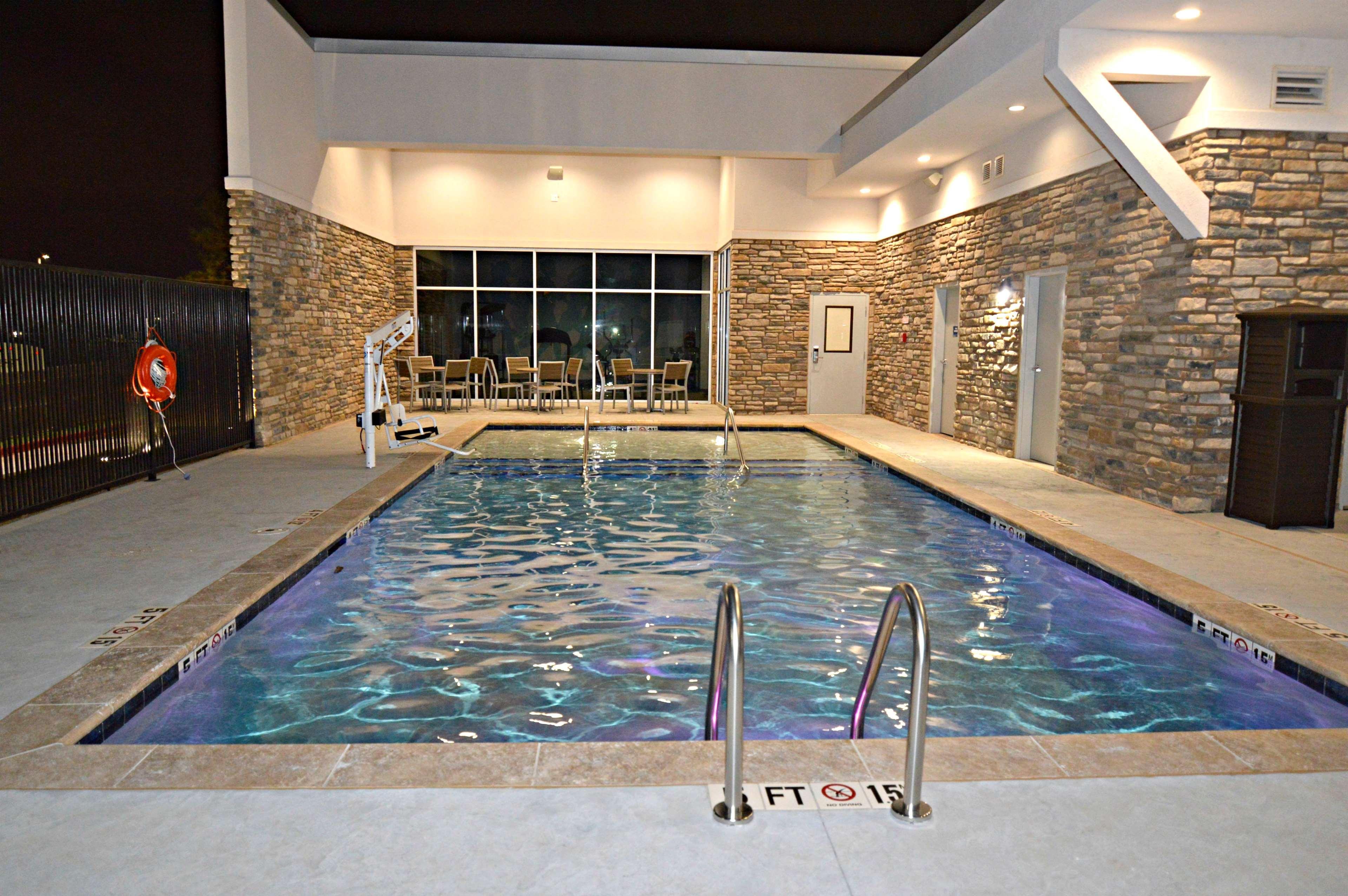 Hotel Western Executive Residency I-35