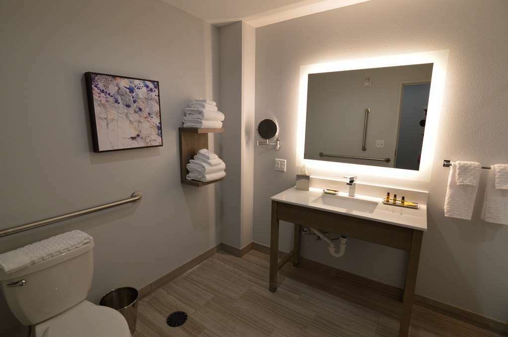 Hotel Western Executive Residency I-35